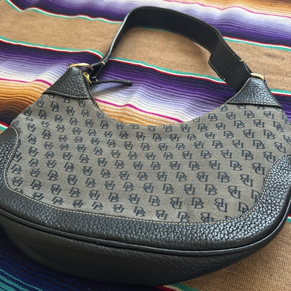Dooney & Bourke Medium Hobo bag